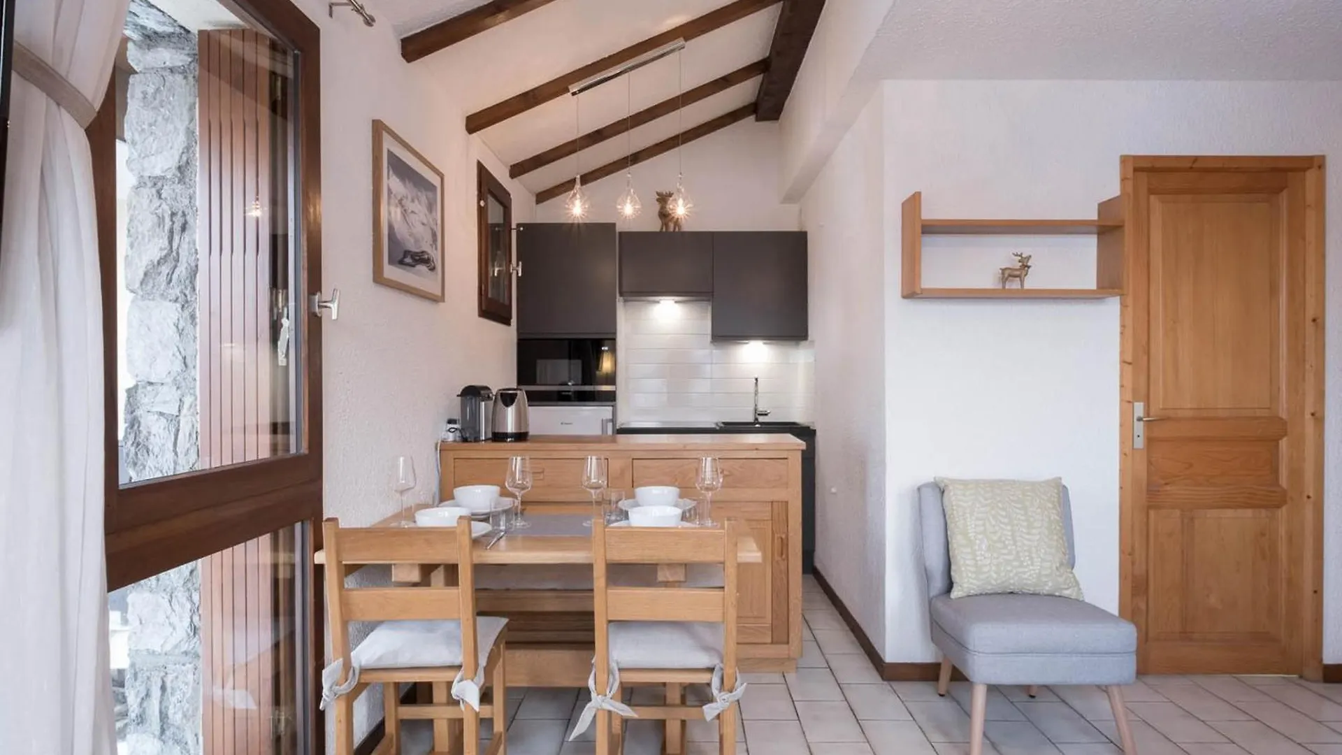 Appartement Moderne Pour 4 Personnes A Courchevel 1650, Proche Des Pistes - Fr-1-563-49